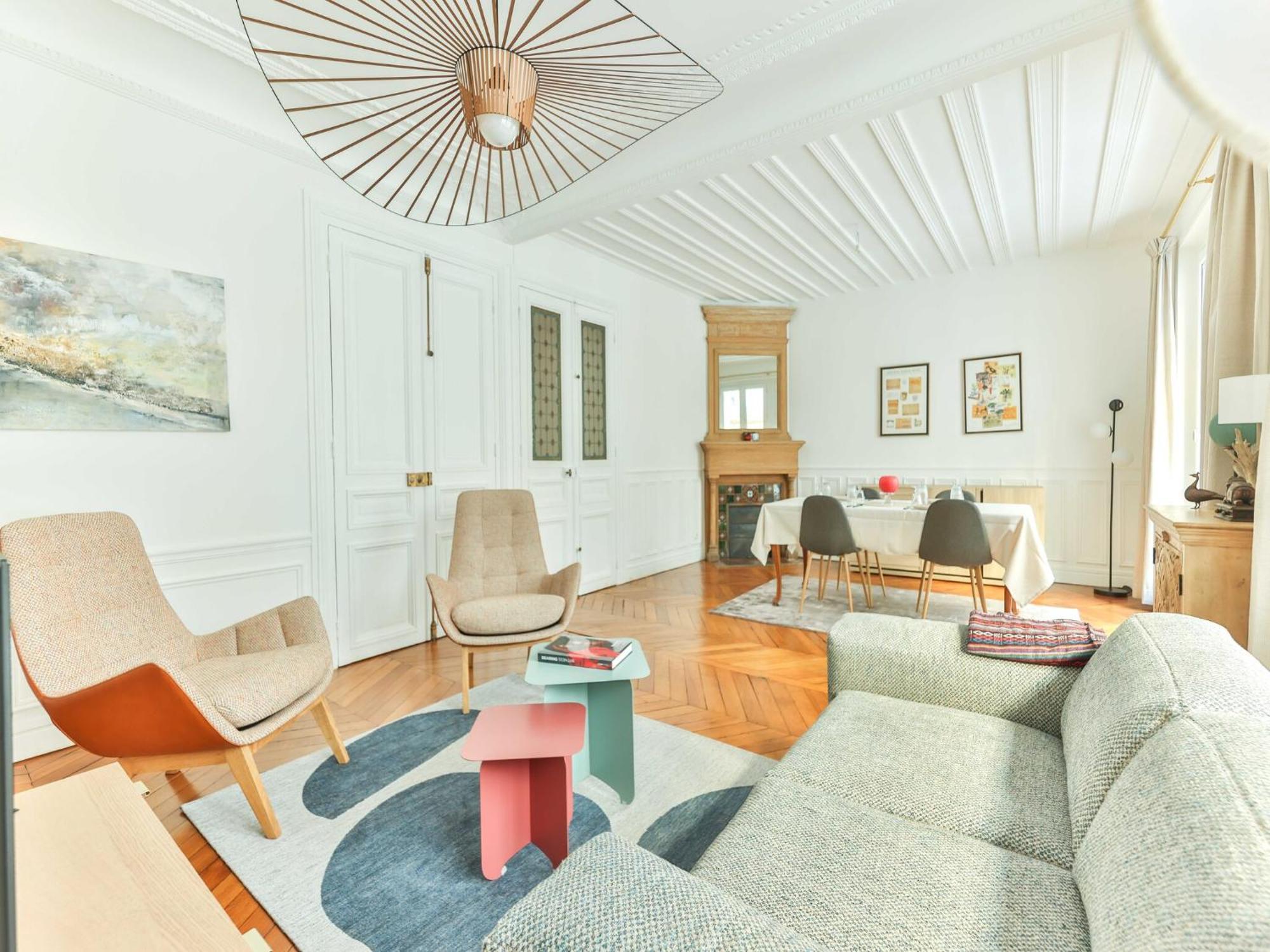 Apartment Bright, Modern Apartment- 14 Arrd- Mobility Lease *