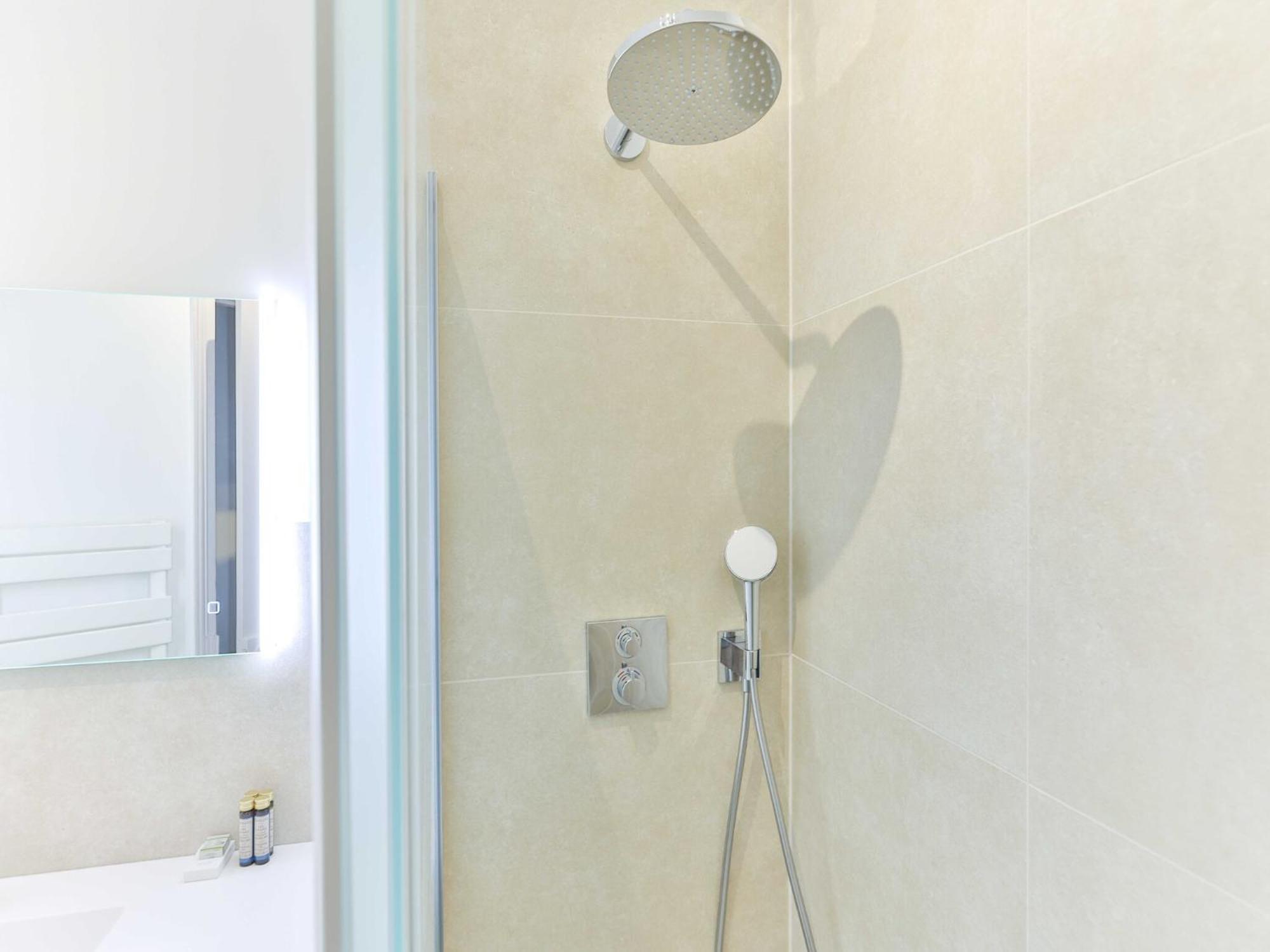 Bright, Modern Apartment- 14 Arrd- Mobility Lease Apartment *